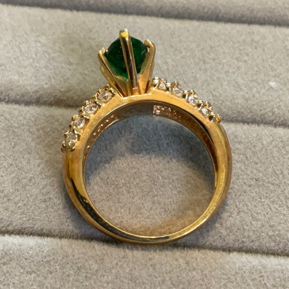 Gold plated sterling silver with marquis cut green stone - Picture 5 of 5